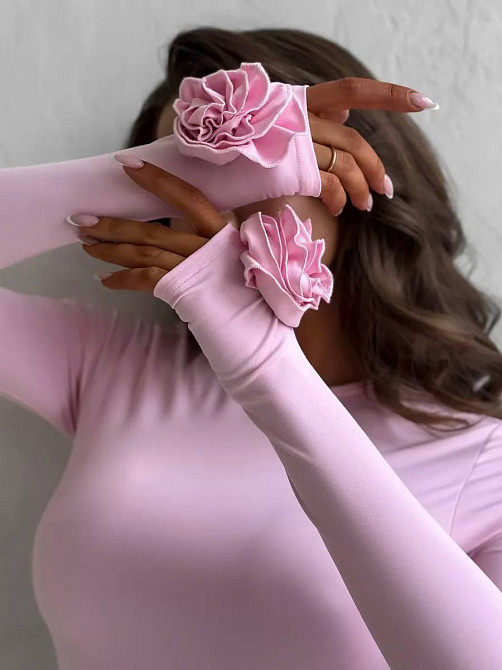 Жіночий лонгслів із витонченими трояндами на руках трикотаж масло Рожевий Одеса - фото 7