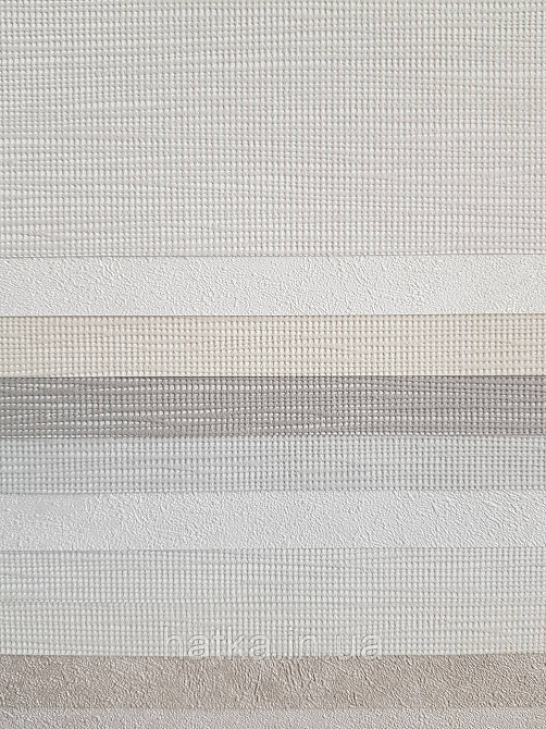 Шпалери вінілові на флізеліні Sintra Simmetria однотонні структурні тонка смужка сіро-бежеві 523650 Київ - фото 3