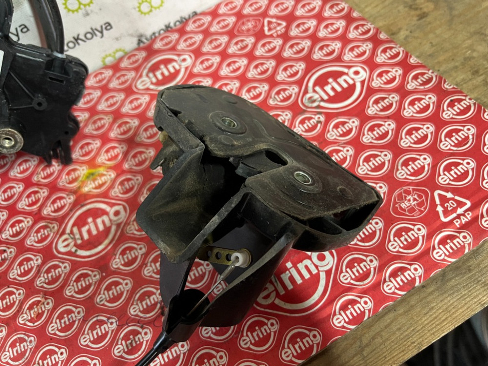 Замок бокових зсувних дверей правий VW Caddy 2004-2015 (2K0843654) Ковель - фото 2