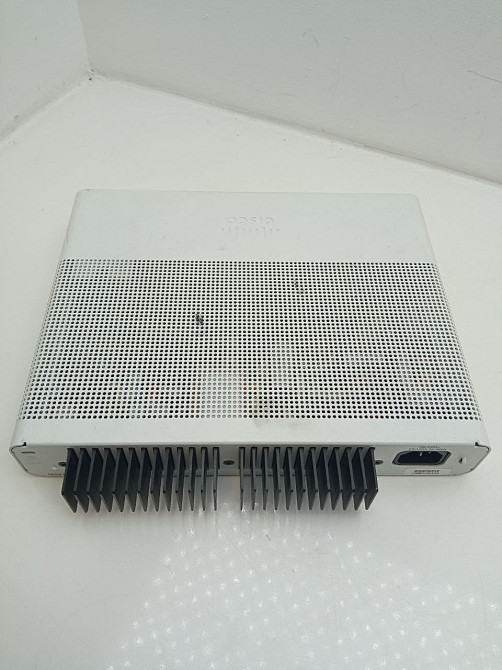 Комутатор керований Cisco Catalyst 2960-C Series PoE Switch WS-C2960C-8PC-L (Б клас) Луцьк - фото 4