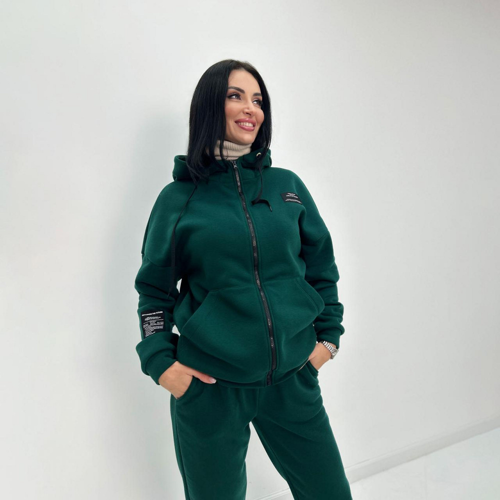 Женский спортивный костюм c нашивками 