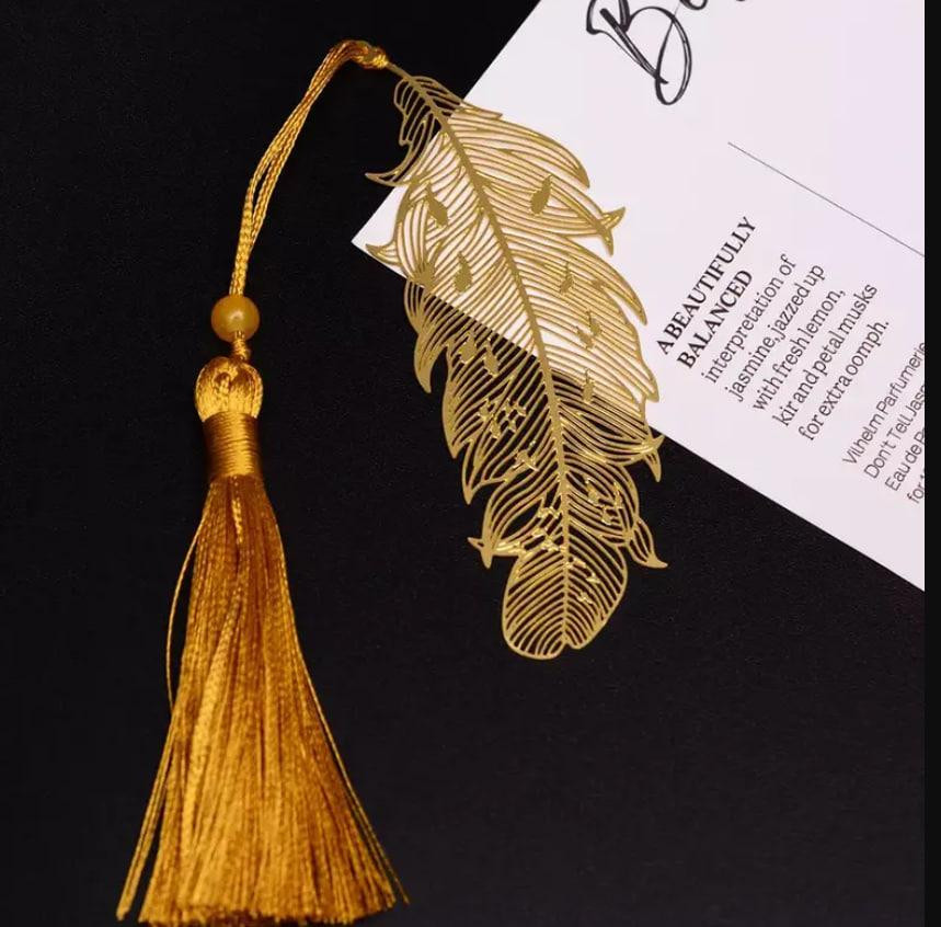Елегантна металева закладка у формі пір’їни з китицею золотого кольору. Витончена закладка для читан Київ - фото 4