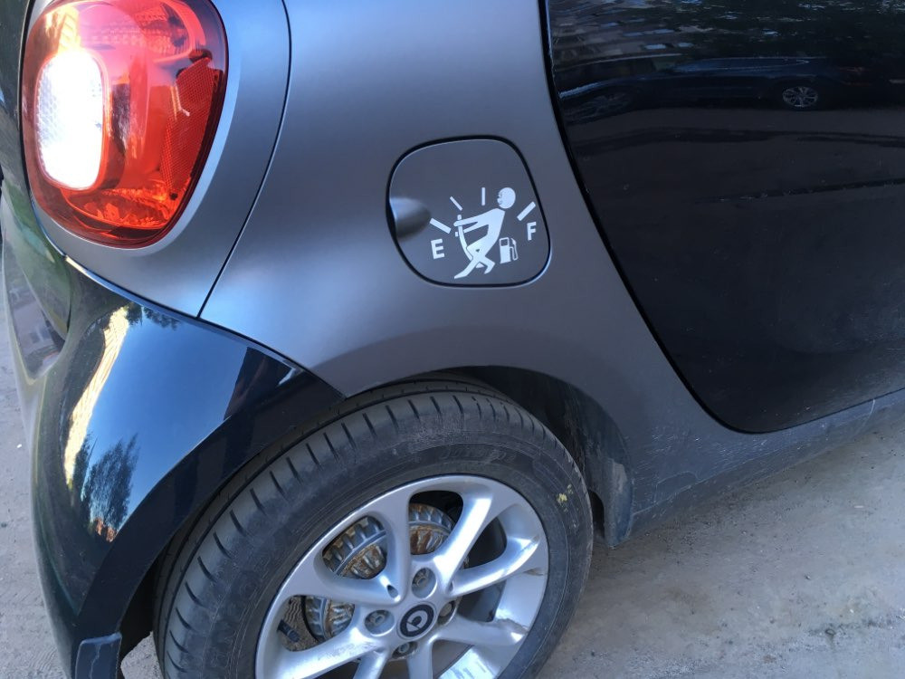 Наклейка на кришку бака авто Біла світловідбивна Київ - фото 3