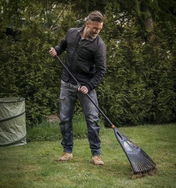 Веерные Грабли для Листьев 27 зубьев Fiskars 