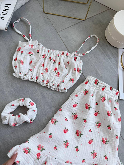 Женская нежная принтованная пижама: топ и шорты + резинка для волос натуральный муслин Молочный 2 Одесса - изображение 2