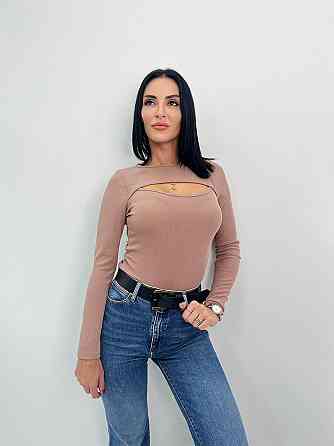 Трикотажна кофтинка з розрізом на грудях "Kiss" оптом I Норма і батал 46, Мокко Київ