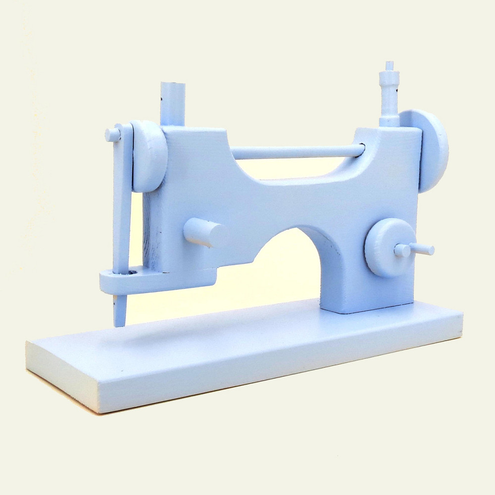Игрушечная швейная машинка 