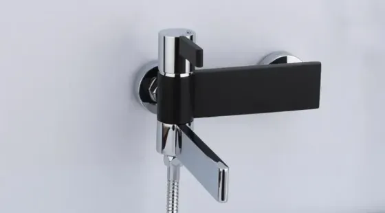 Змішувач для ванни з душовим гарнітуром GAPPO G3281 чорний/хром Київ