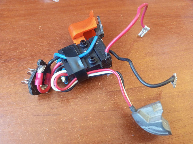 Кнопка Шуруповерта BLACK&DECKER КС1251CN 12V Полтава - изображение 1