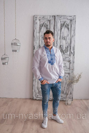 Чоловіча вишиванка блакитна з білою вишивкою Полковник джинс Кривий Ріг - фото 3