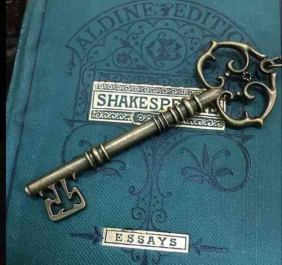 Вінтажна підвіска-ключ на ланцюжку – декоративний кулон у старовинному стилі Київ