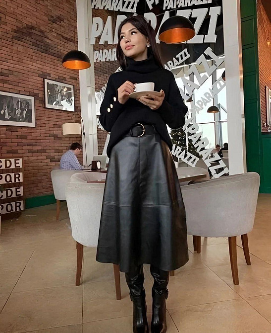 Женская базовая миди юбка из экокожи Одесса - изображение 1