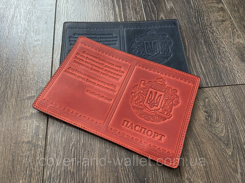 Патріотична жіноча обкладинка на паспорт України червоного кольору ST Leather Київ - фото 2
