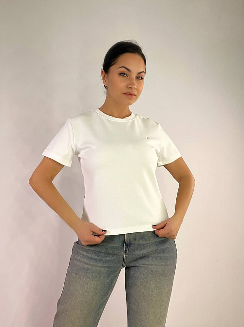 Футболка жіноча A-N 25197 вишивка літера F однотонна базова середня довжина one size, білий, one size Київ - фото 13