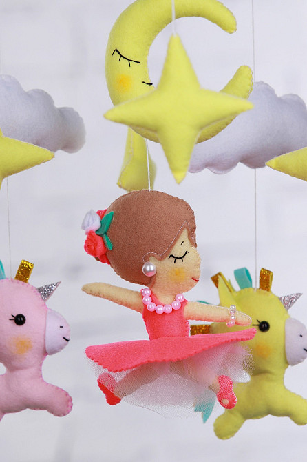 Дитячий мобіль на ліжечко для немовлят WooolyWool «Балеринка з єдиноріжками» Київ - фото 2