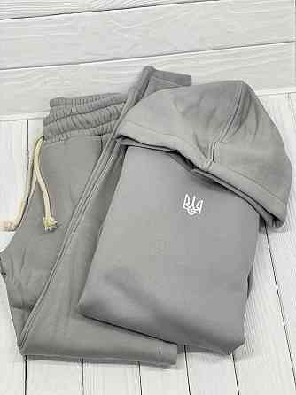 Костюм унісекс сіро лілового кольору (худі + джогери) з тризубом Чернівці