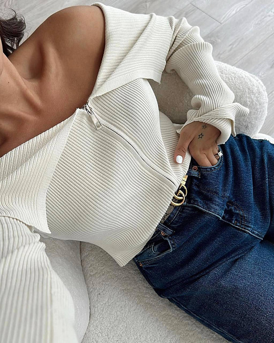 Жіноча тепла романтична кофта з відкритими плечами на блискавці теплий трикотаж рубчик Одеса - фото 3