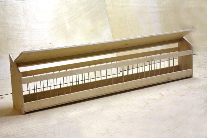 Деревянная кормушка для голубей 