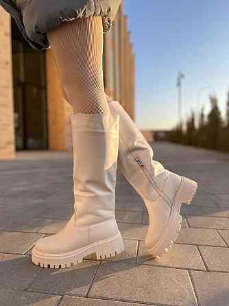 Жіночі зимові чоботи широкі шкіряні на низькому ходу бежевого кольору, на хутрі р. 37-40 4866 Коломия