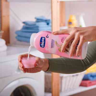 Кондиціонер для білизни Chicco Sensitive Delicate Flowers пом'якшувач тканин 750 мл (8058664122462) Вінниця