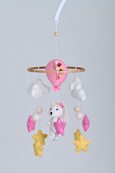 Дитячий мобіль на ліжечко для немовлят WooolyWool «Зайка на повітряній кульці» Київ - фото 1