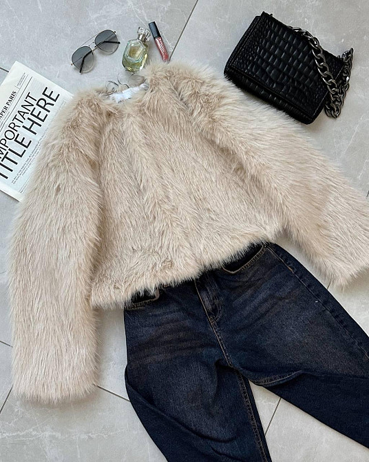 Женская укороченная оверсайз шуба без воротника искусственный мех Бежевий Одесса - изображение 3