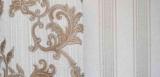 Обои виниловые на флизелине AdaWall Seyyah 1.06х10 вензеля завитки крупные структурные золотом на бежево сером Киев
