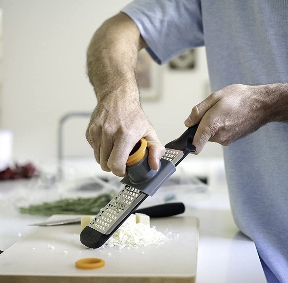 Кухонная Терка большой глазок 32 см Fiskars 