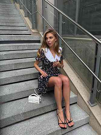 Женское романтичное мини платье цветочное с воротничком софт Черный, 48/52 Одесса