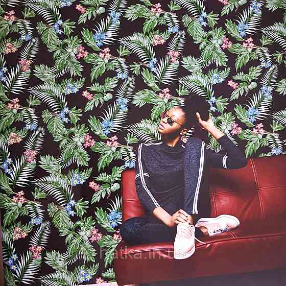 Обои метровые винил на флизелине Decowall Retro цветы красные голубые листья папоротника зеленые на черном Киев