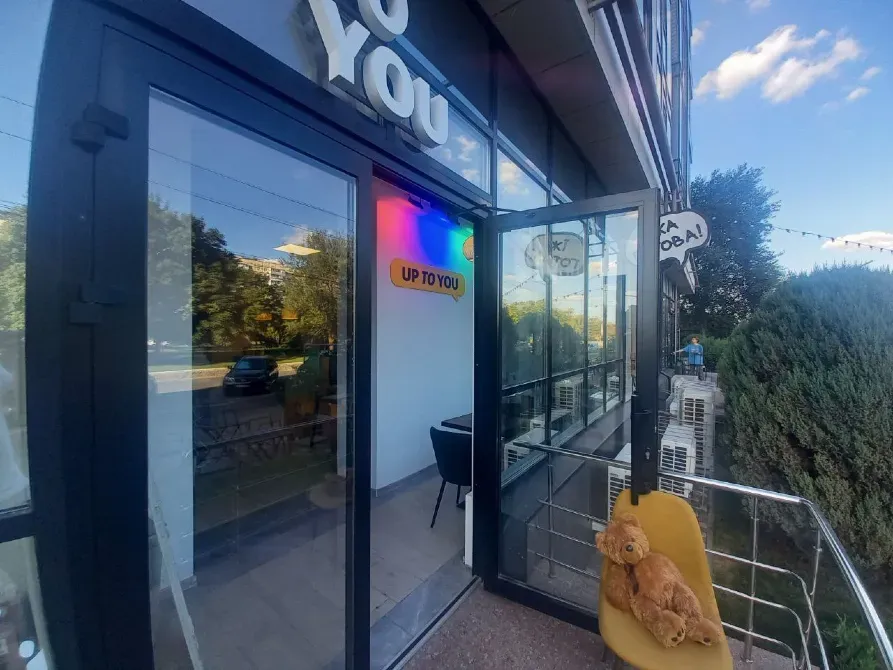 Новое Аренда магазина на красной линии в ЖК "Салют" свежий ремонт, вода, канализация. 15 кВт электро. Витринные окна. Летняя площадь. Днепр - изображение 1