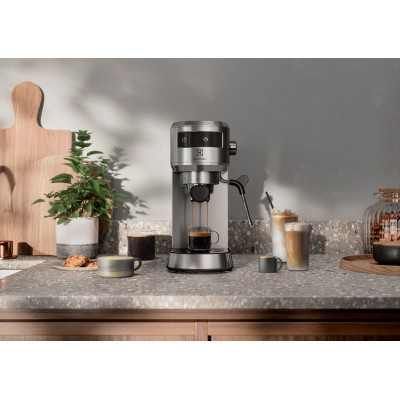 Рожковая кофеварка эспрессо Electrolux E6EC1-6ST Винница - изображение 3