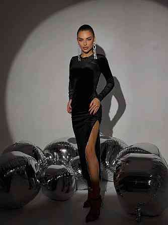 Женское нежное элегантное праздничное платье миди с разрезом королевский бархат Одесса