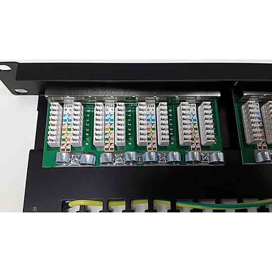 Патч-панель CMS 19" 24xRJ-45 FTP, кат. 5e з огранізатором кабелю Київ