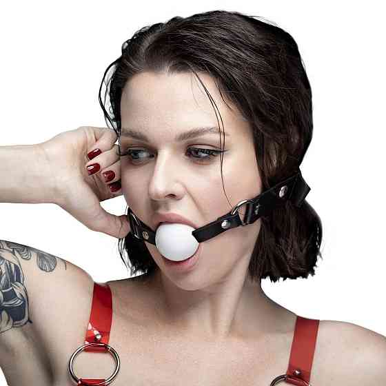 Кляп силиконовый Feral Feelings Silicon Ball Gag Black/White, черный ремень, белый шарик Sex Aura Киев