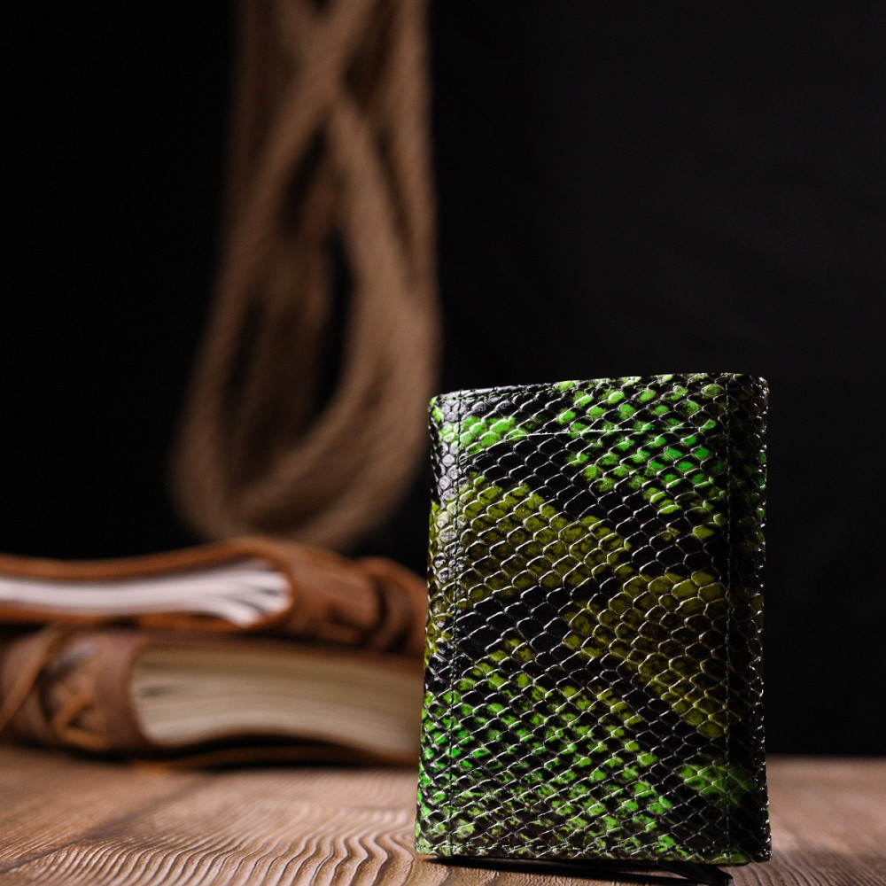 Лакована візитниця з натуральної фактурної шкіри під змію KARYA 20987 Зелений Київ - фото 10