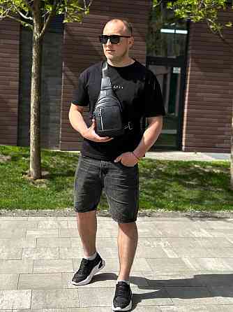 Стильная мужская сумка - бананка, слинг нагрудная из натуральной кожи на молнии чёрная TIDING BAG Киев