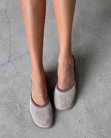 Mermaid Стильні шльопанці жіночі, натуральна шкіра + сітка, бежеві з закритим носком літні Merm Коломыя