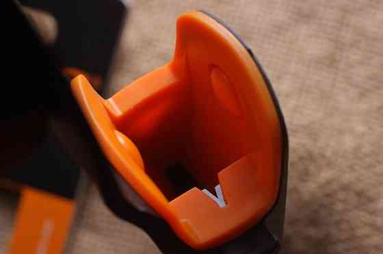 Универсальный Нож с чехлом-точилкой Fiskars (1023618) Нержавеющая сталь Нововолынск