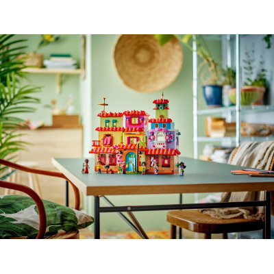 Конструктор LEGO Disney Волшебный дом Мадригал (43245-) Винница - изображение 7