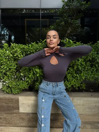 Стильний жіночий лонг з трендовими вирізами спереду Одеса