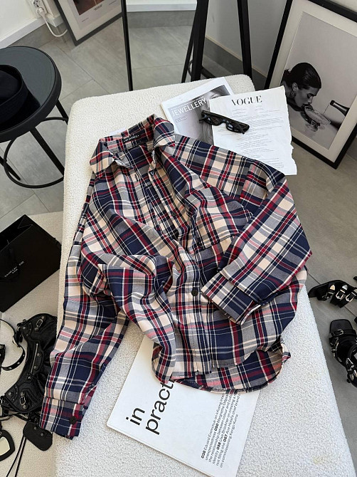 Женская классическая рубашка в клетку оверсайз кроя костюмный тиар Бербери Одесса - изображение 4