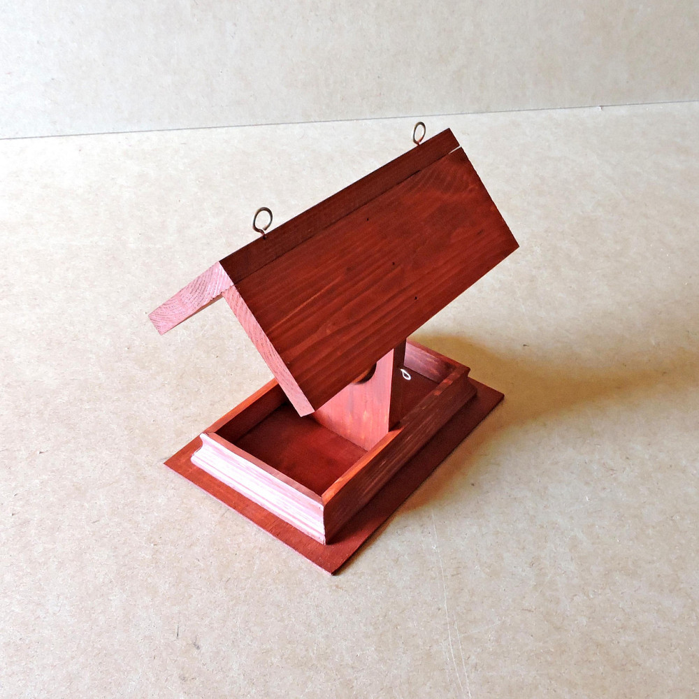 Кормушка садовая для птиц 