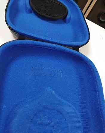 Жёсткий высококачественный плоский чехол для наушников. Харьков