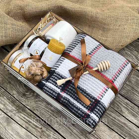 Оригінальний подарунок чоловікові – набір у дерев’яному боксі з пледом і медом Ірпінь