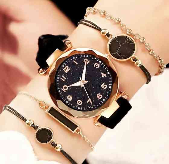 Подарочный набор для женщин 1 наручные часы с 4 оригинальными браслетами без подарочной коробки черный Киев