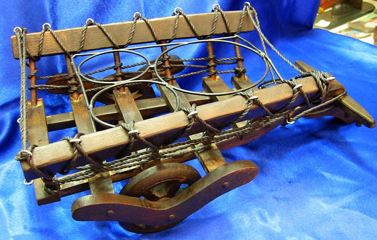 Дерев'яна підставка для пляшки Київ - фото 1