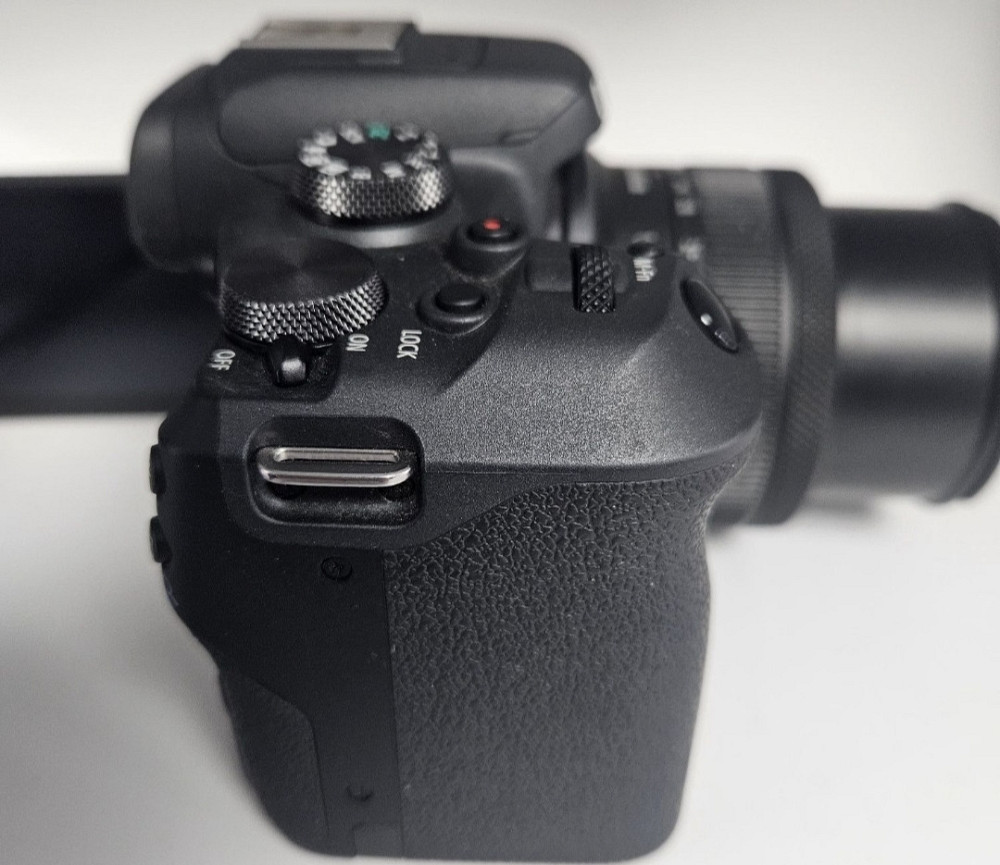 Фотоапарат Canon R10 з Об'єктивом 18-45 mm Київ - фото 1