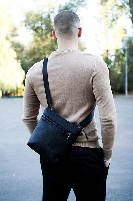 Сумка-мессенджер із натуральної зернистої шкіри, чоловіча сумка через плече (Чорна) Суми - фото 2