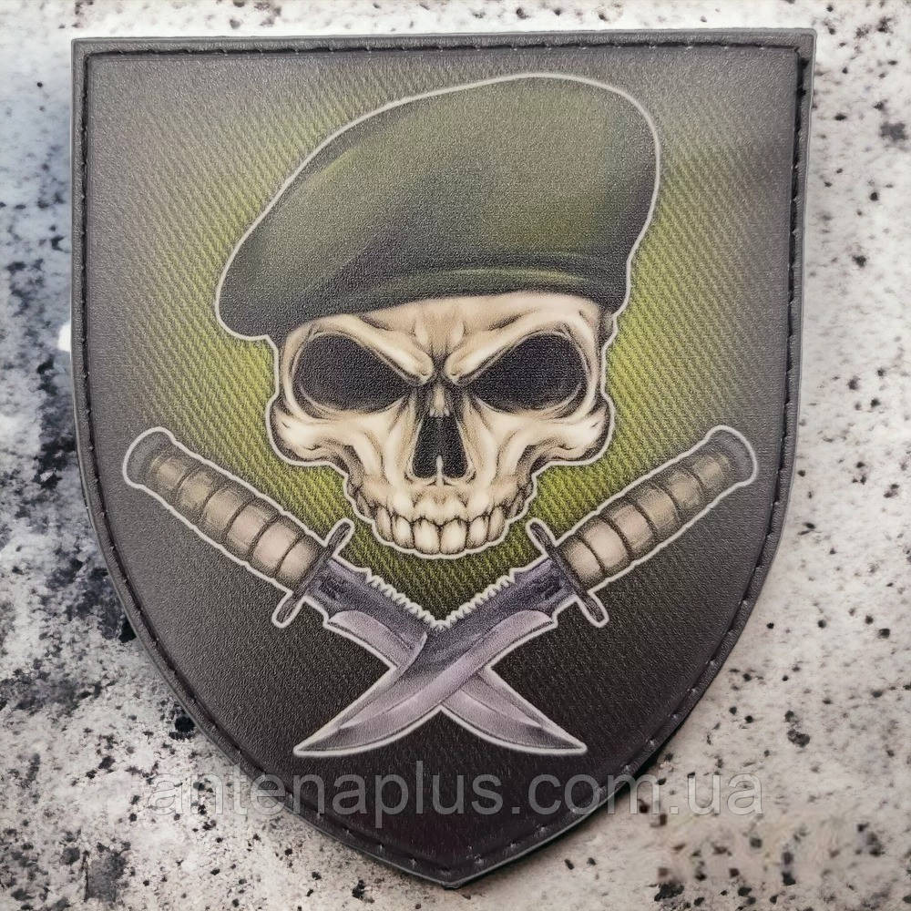 Череп в берете с ножами шеврон / патч Киев - изображение 1